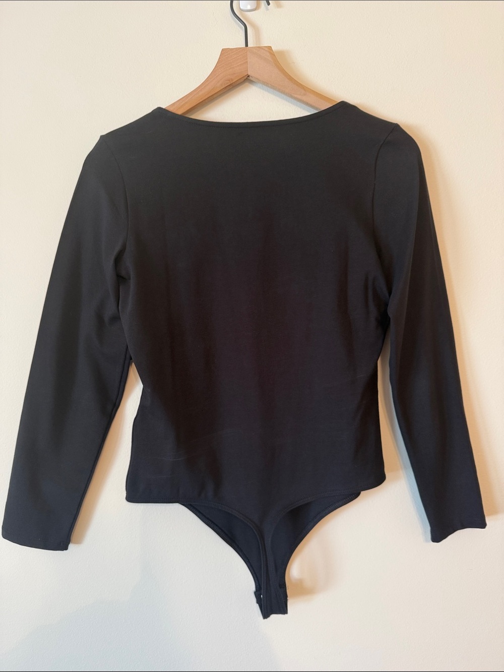 EXPRESS Body Contour Collection Black Scoop-Neck Long Sleeve Bodysuit - Picture 4 of 6